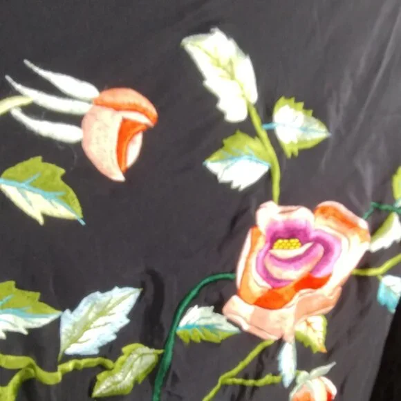 Echo Floral Silk Fringed Wrap Black NWT - Picture 2 of 6